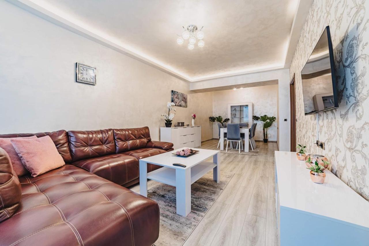 Apartament Sentimento Lägenhet Braşov Exteriör bild