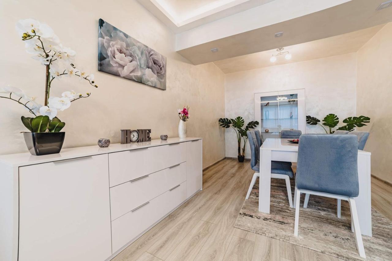 Apartament Sentimento Lägenhet Braşov Exteriör bild