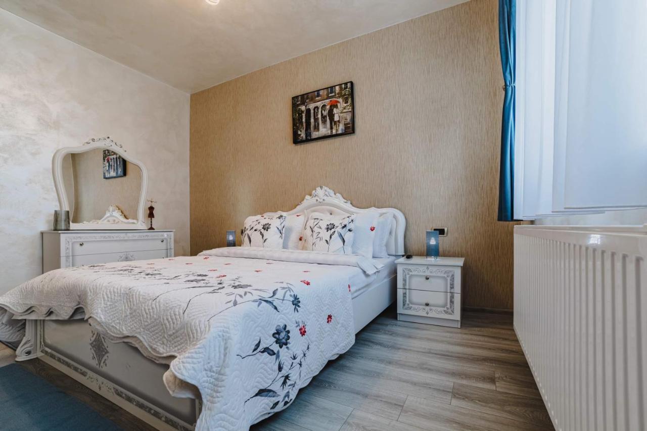 Apartament Sentimento Lägenhet Braşov Exteriör bild